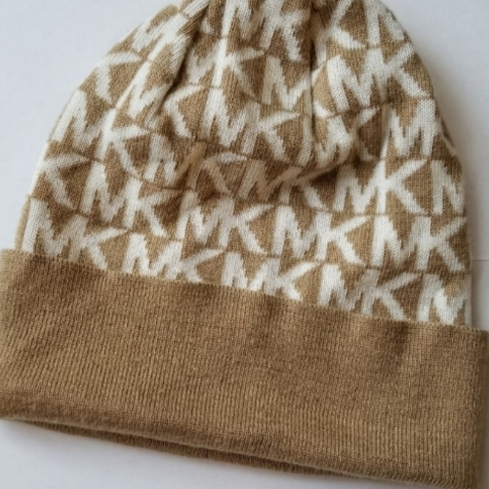 ❗Michael Kors MK Repeat Logo Knitted Beanie Camel/Cream❗